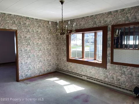 620 E Warren St, Dunmore, PA 18512 photo 7
