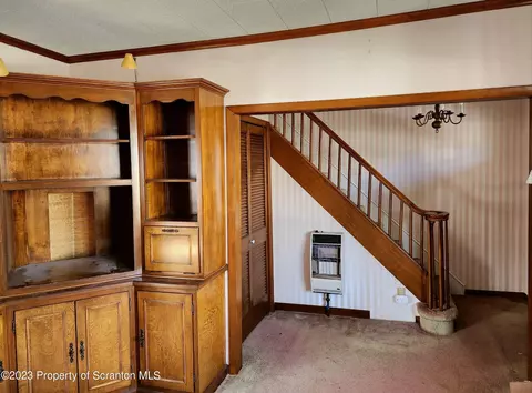 620 E Warren St, Dunmore, PA 18512 photo 3
