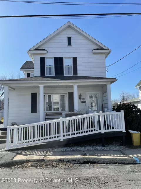 620 E Warren St, Dunmore, PA 18512 photo 2