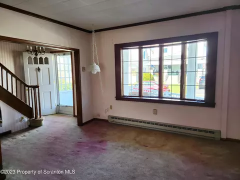 620 E Warren St, Dunmore, PA 18512 photo 8