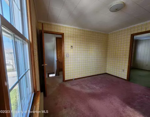 620 E Warren St, Dunmore, PA 18512 photo 14