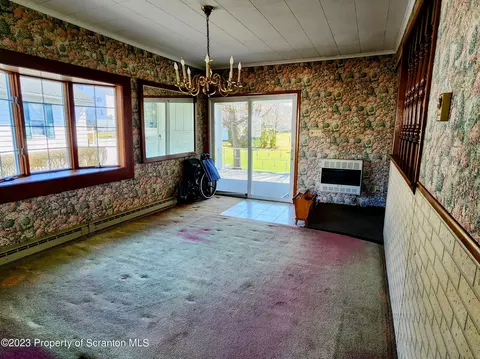 620 E Warren St, Dunmore, PA 18512 photo 6