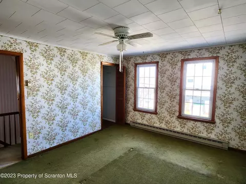 620 E Warren St, Dunmore, PA 18512 photo 13