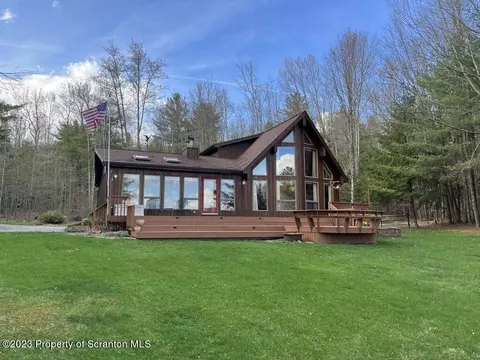 451 E Lake Rd, Brackney, PA 18812
