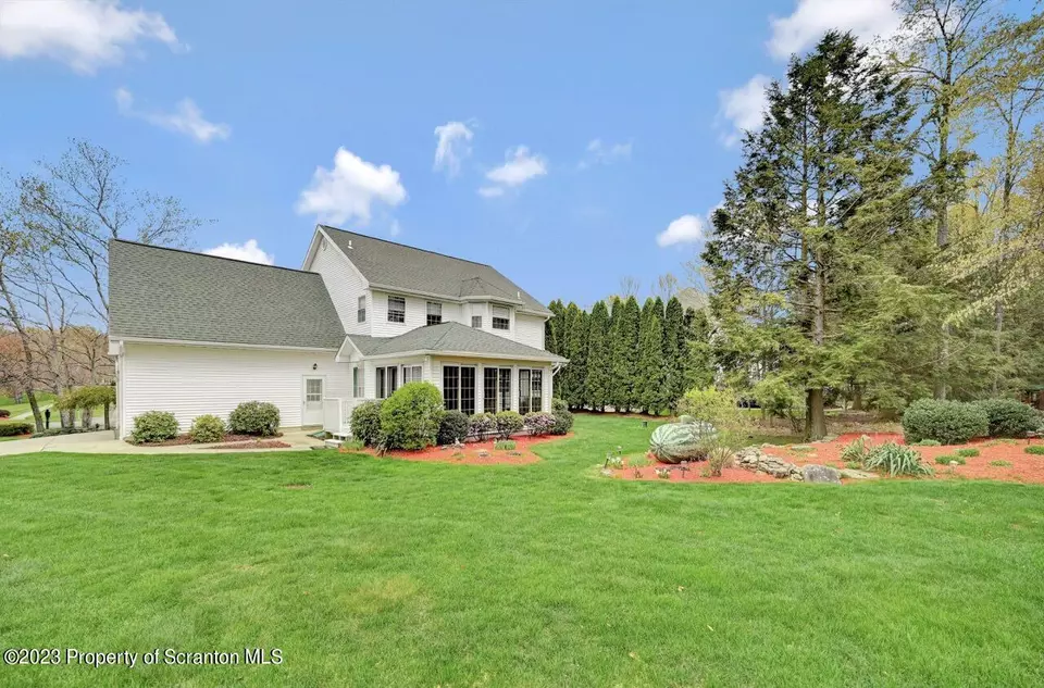  925 Parkview Rd, Moscow, PA 18444 photo 5