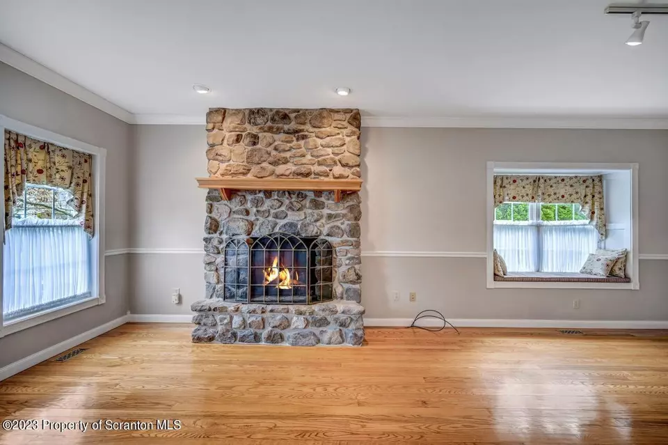  925 Parkview Rd, Moscow, PA 18444 photo 17