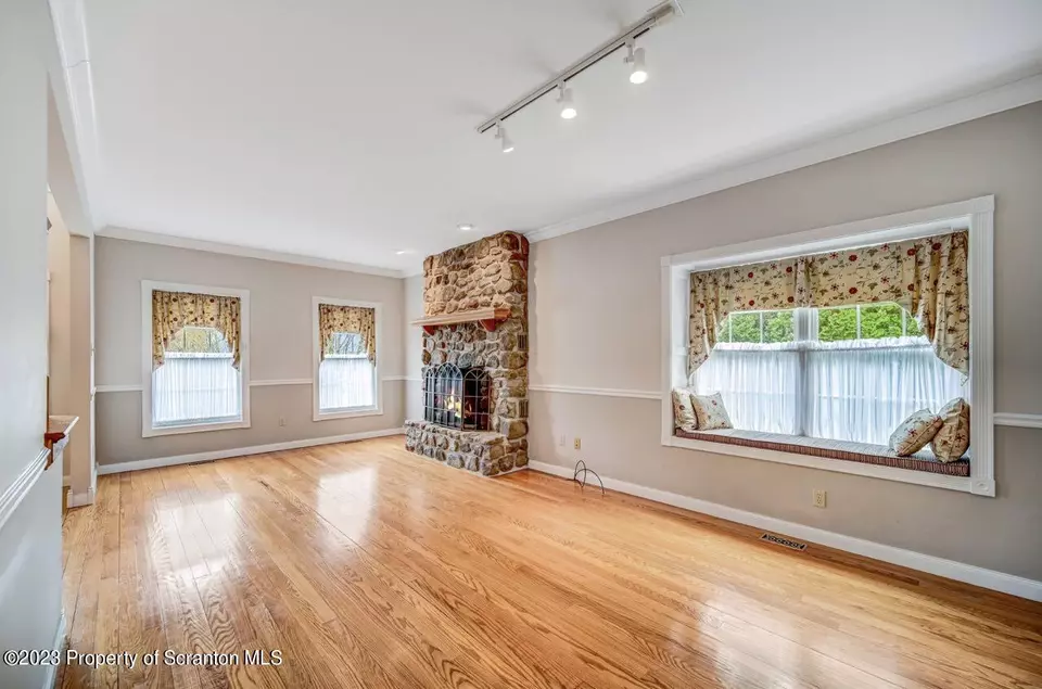  925 Parkview Rd, Moscow, PA 18444 photo 18