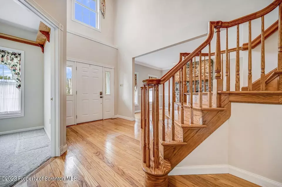 925 Parkview Rd, Moscow, PA 18444 photo 10