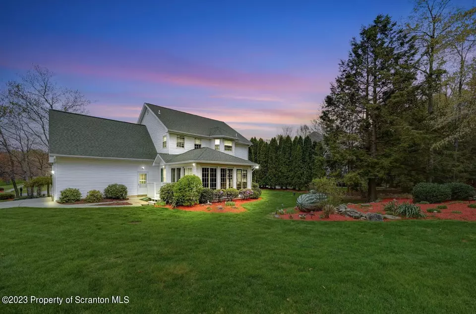  925 Parkview Rd, Moscow, PA 18444 photo 4