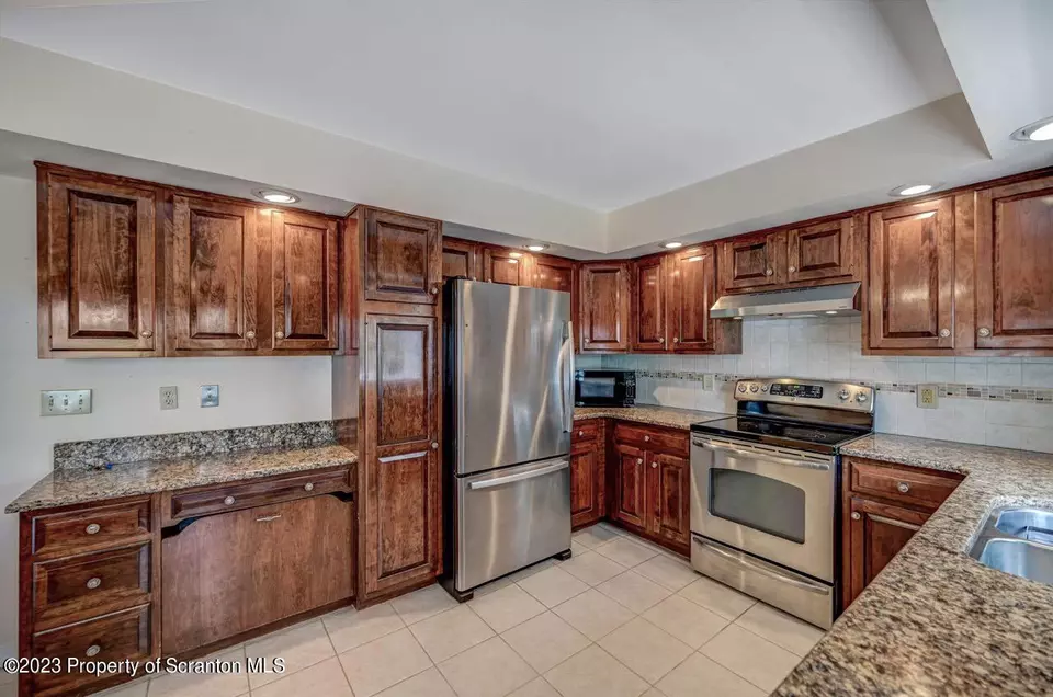  925 Parkview Rd, Moscow, PA 18444 photo 30