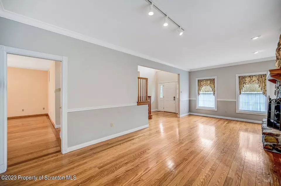  925 Parkview Rd, Moscow, PA 18444 photo 19