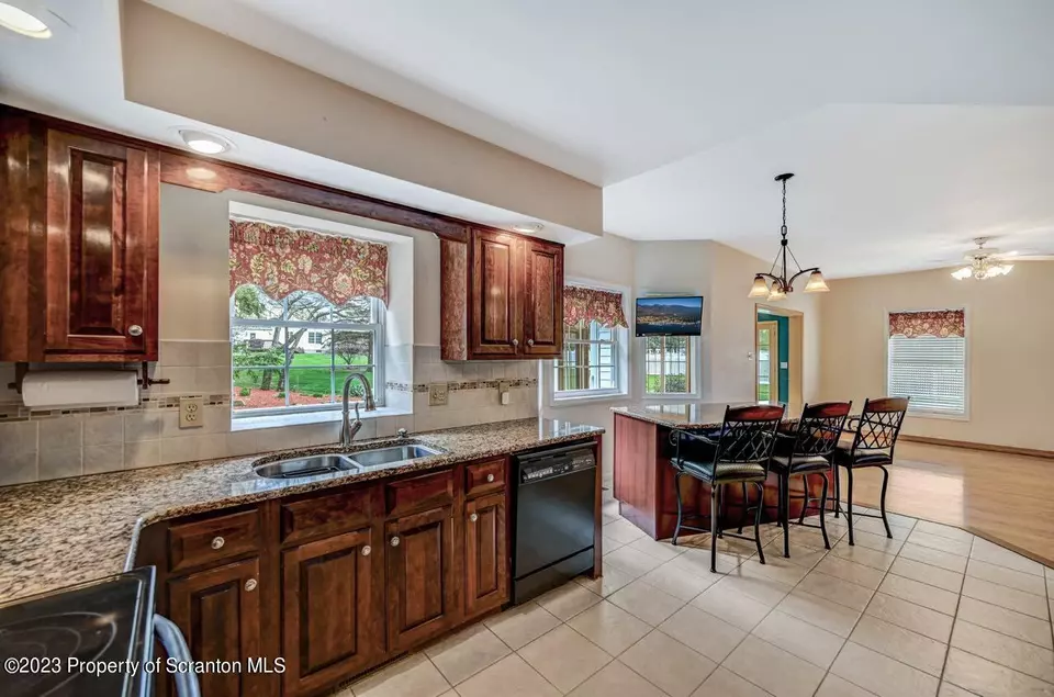  925 Parkview Rd, Moscow, PA 18444 photo 32