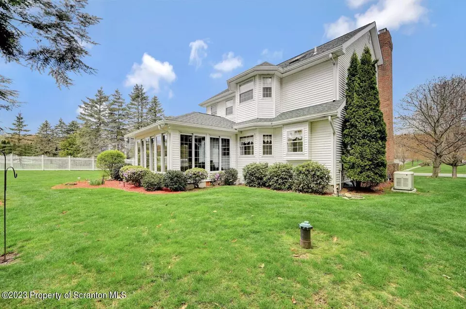  925 Parkview Rd, Moscow, PA 18444 photo 8