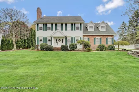 925 Parkview Rd, Moscow, PA 18444