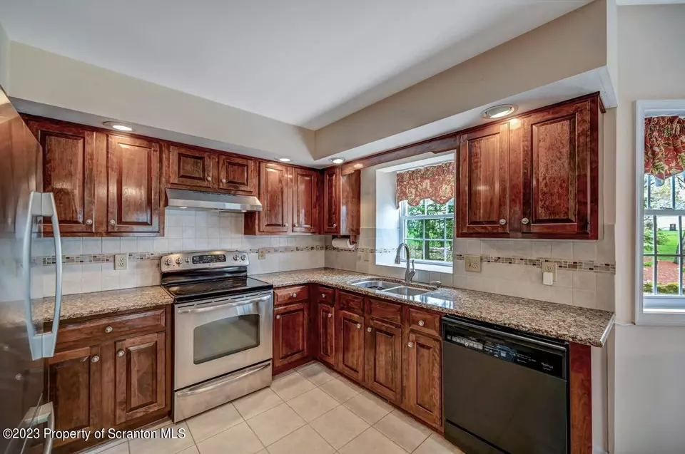  925 Parkview Rd, Moscow, PA 18444 photo 28