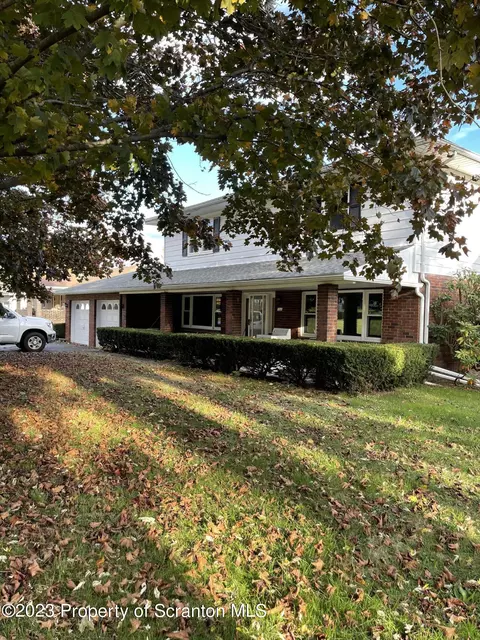 102 Plank Rd, Mayfield, PA 18433