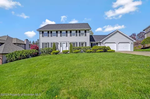 105 Squirrel Run, Clarks Green, PA 18411