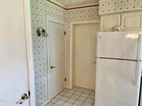 204 Moosic Rd, Old Forge, PA 18518 photo 14