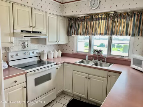 204 Moosic Rd, Old Forge, PA 18518 photo 12