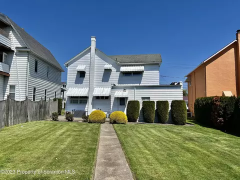 204 Moosic Rd, Old Forge, PA 18518 photo 4