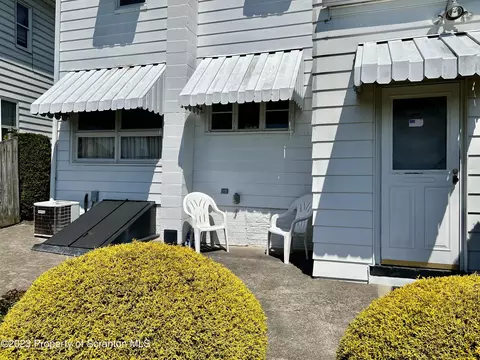 204 Moosic Rd, Old Forge, PA 18518 photo 3