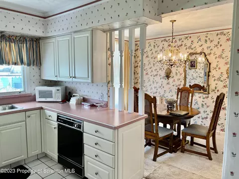 204 Moosic Rd, Old Forge, PA 18518 photo 11