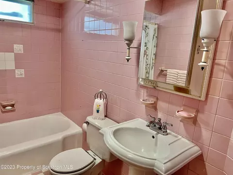 204 Moosic Rd, Old Forge, PA 18518 photo 16