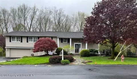 506 Old Colony Rd, South Abington, PA 18411