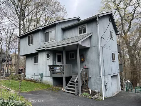 151 Washington Dr, Hawley, PA 18428