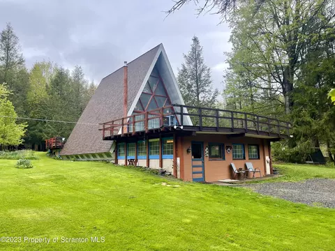 8411 Sr 374, Clifford Township, PA 18470
