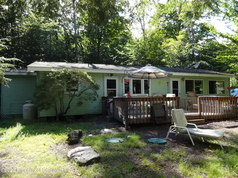 1018 Bass Ln, Gouldsboro, PA 18424