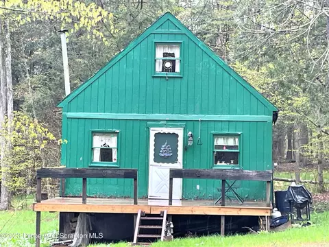 1279 Quinn Rd, Brackney, PA 18812