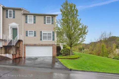 2 Waterford Rd, South Abington, PA 18411