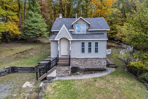 21 Ridge St, Dallas, PA 18612