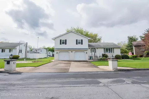 71 Catherine St, Moosic, PA 18507