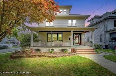 1701 N Webster Ave, Dunmore, PA 18509