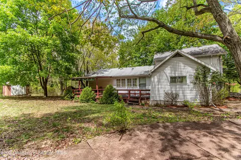 4 Joyce St, Moosic, PA 18507