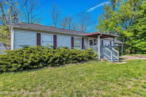 91 Catherine St, Moosic, PA 18507