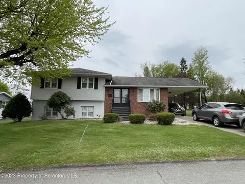 203 Division St, Throop, PA 18512