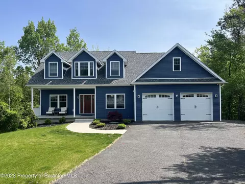 106 Ridgeview Ln, Olyphant, PA 18447