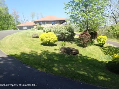 5909 Pa-374, Clifford Township, PA 18441