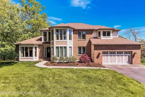 505 Ridgeview Dr, South Abington, PA 18411