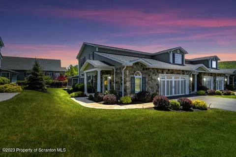 98 Wyndham Rd, South Abington, PA 18411