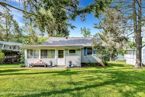 160 Kennedy Dr, Fleetville, PA 18420
