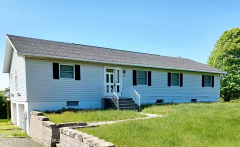 565 Spring Run Ln, Madison Township, PA 18444