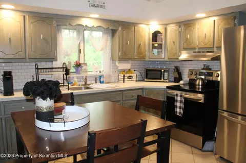 409 Bluff St, Old Forge, PA 18518 photo 5