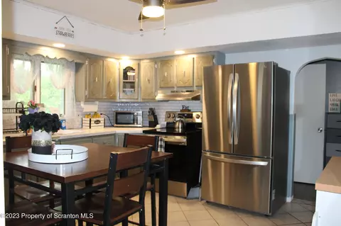 409 Bluff St, Old Forge, PA 18518 photo 7
