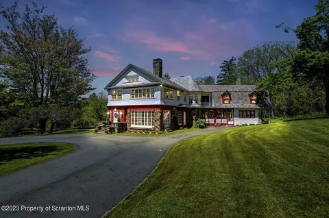 325 Carbondale Rd, Waverly, PA 18471