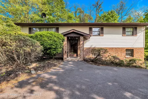 504 Maple Ave, Clarks Summit, PA 18411