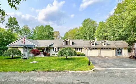 66 Battle Ave, Carbondale, PA 18407